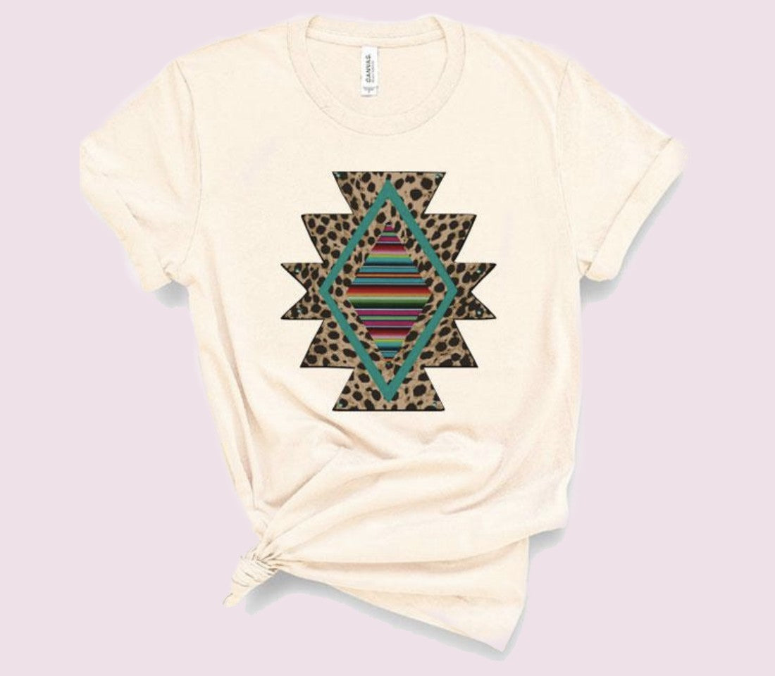 Camiseta elegante con estampado azteca