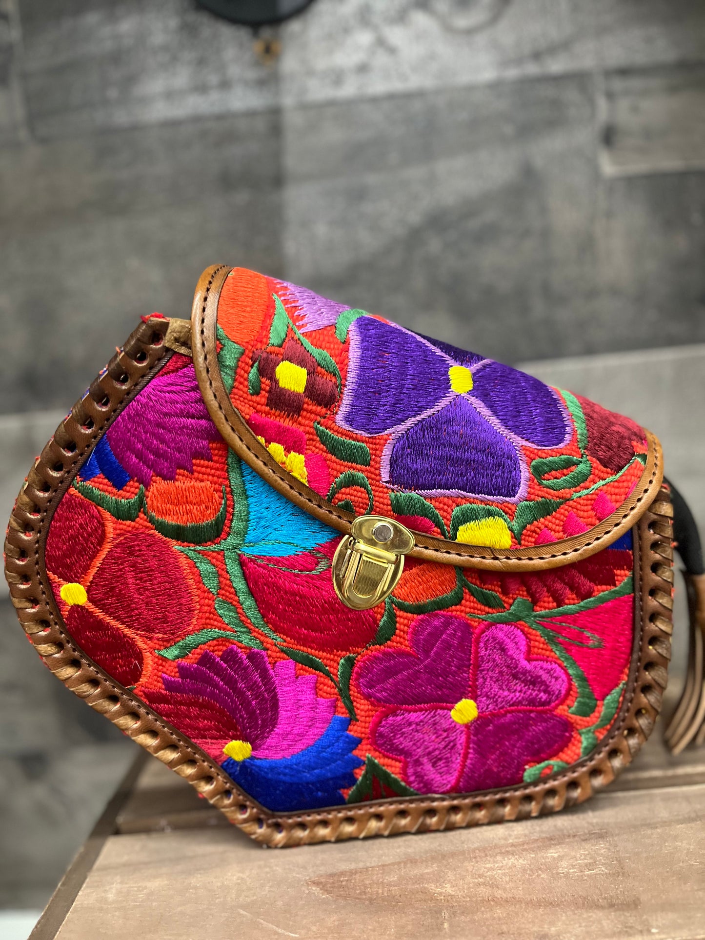 Crossbody Bordado San Cristóbal