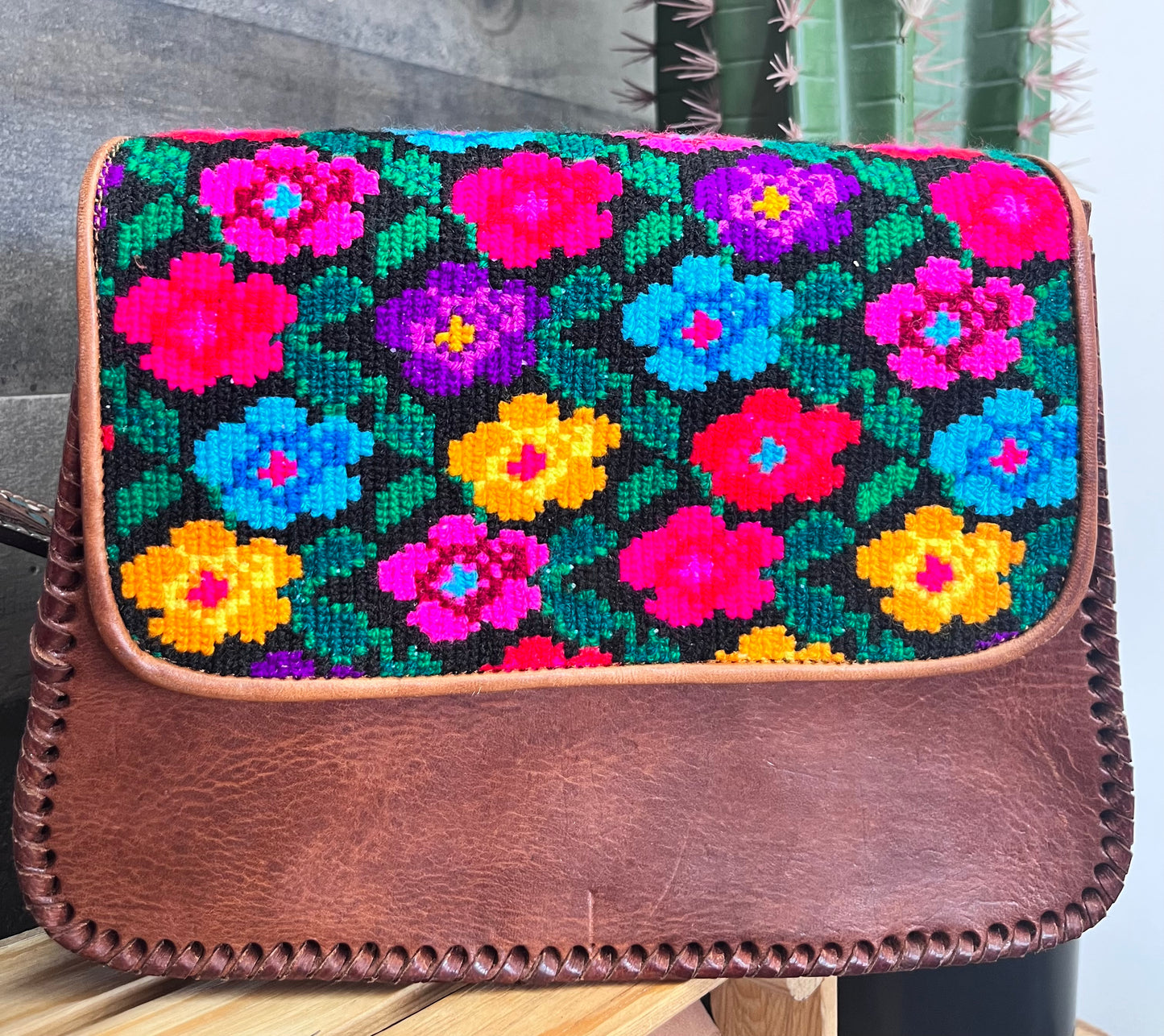 Bolso bandolera de cuero bordado de Chiapas Mexicano