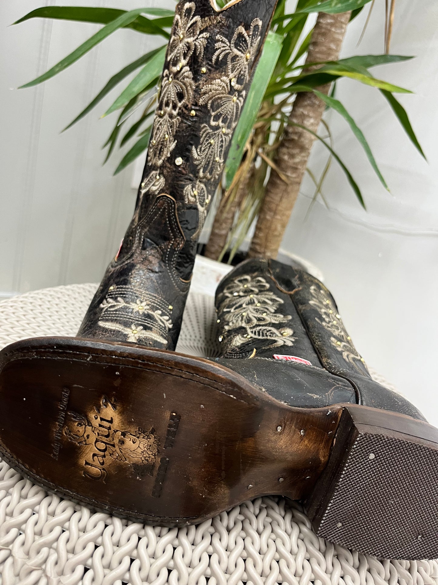 Woman’s Flowered Embroidered Western Boots