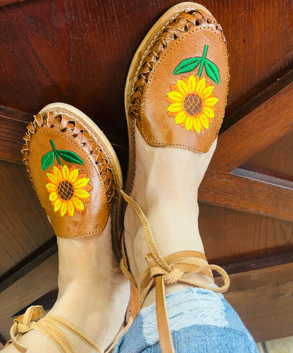 Huaraches con cordones de girasol